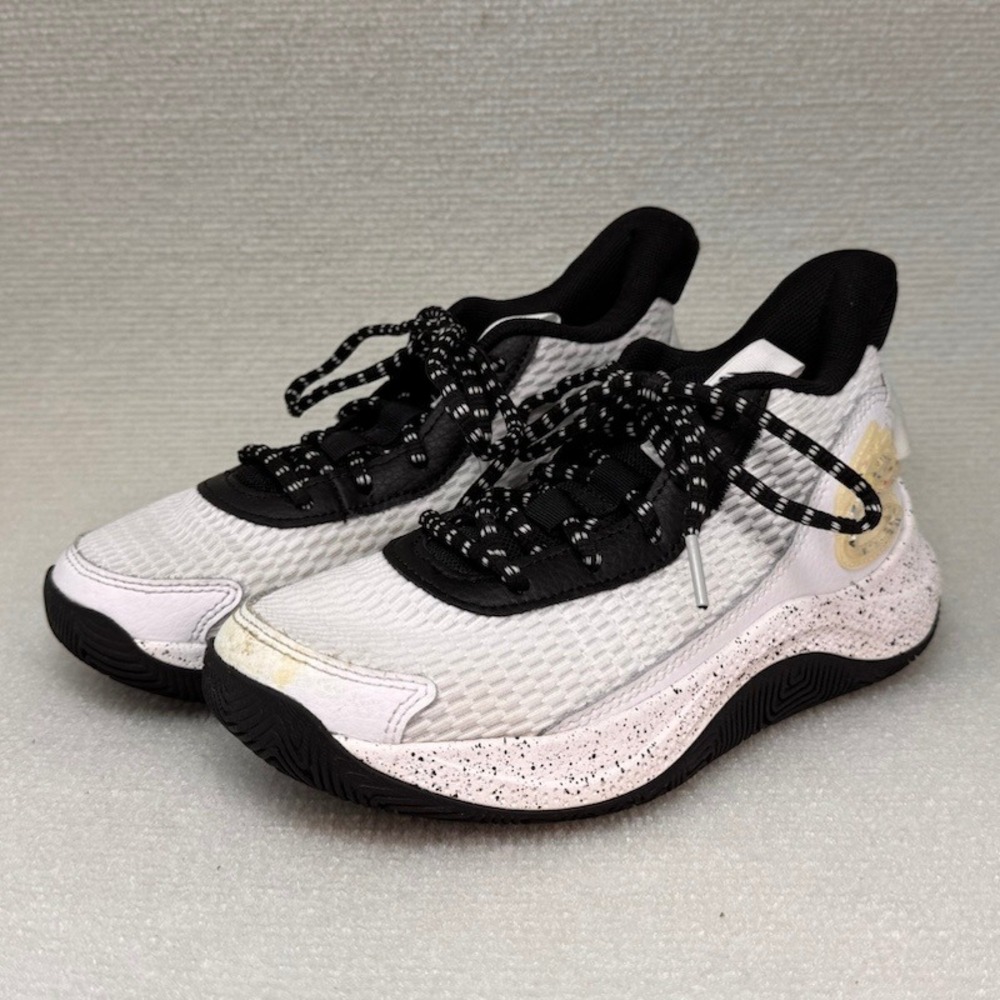 Under Armour Curry Basketball Shoes Kids 3.5Y White Black 3026623-100